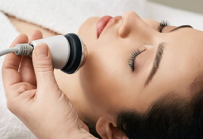 Radiofréquence pour le Visage : Comment Raffermir et Rajeunir la Peau Naturellement