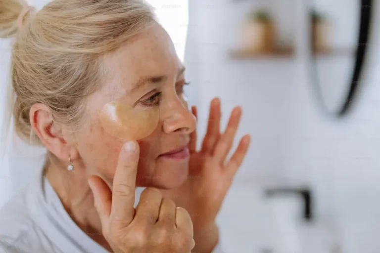Explorez les soins Anti-Aging les plus efficaces pour préserver une peau jeune et éclatante. Découvrez les options adaptées à votre peau.
