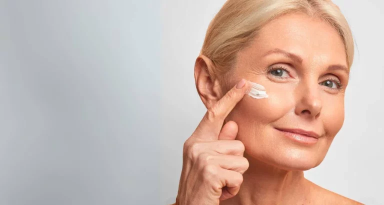 Explorez les soins Anti-Aging les plus efficaces pour préserver une peau jeune et éclatante. Découvrez les options adaptées à votre peau.