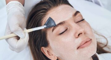 Peeling chimique visage : comment se déroule une séance et quels résultats attendre ?