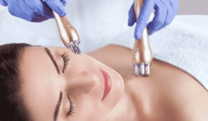 Comment raffermir la peau du visage grâce à la radiofréquence pour le visage ?