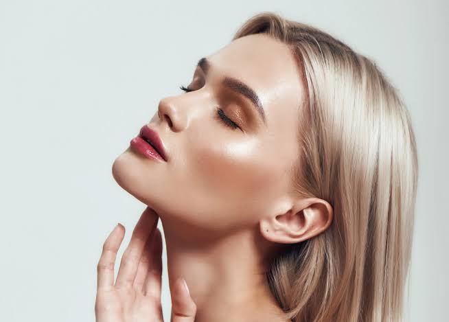 Radiofréquence pour le visage ou mésothérapie visage : quel soin choisir ?